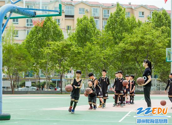 朝凤路小学篮球课堂