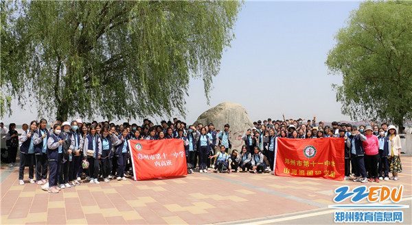 1.5月1日，高一年级师生在年级主任陈坤的带领下赴黄河研学。